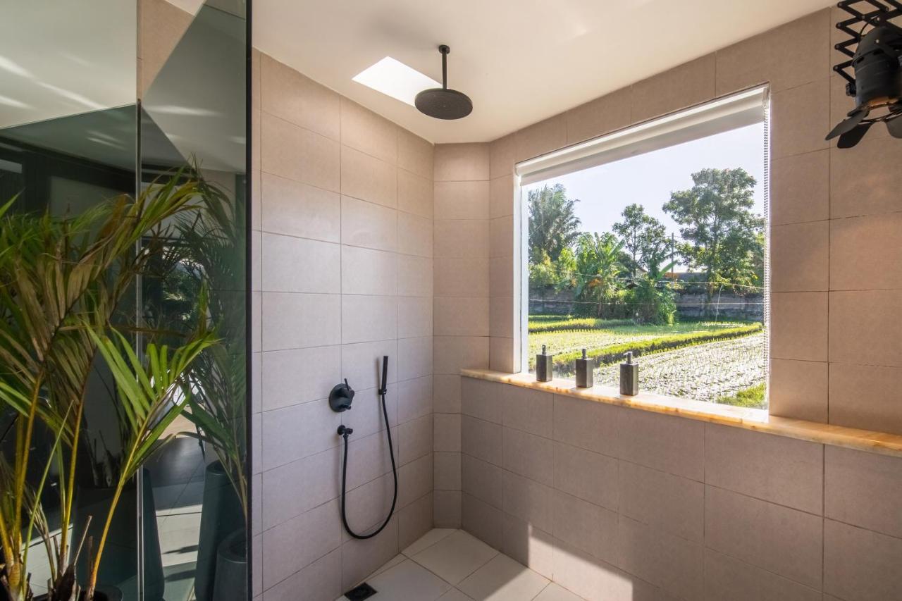 Rice Field View With Sauna Projector And Jacuzzi Unique Design Canggu  Exterior photo