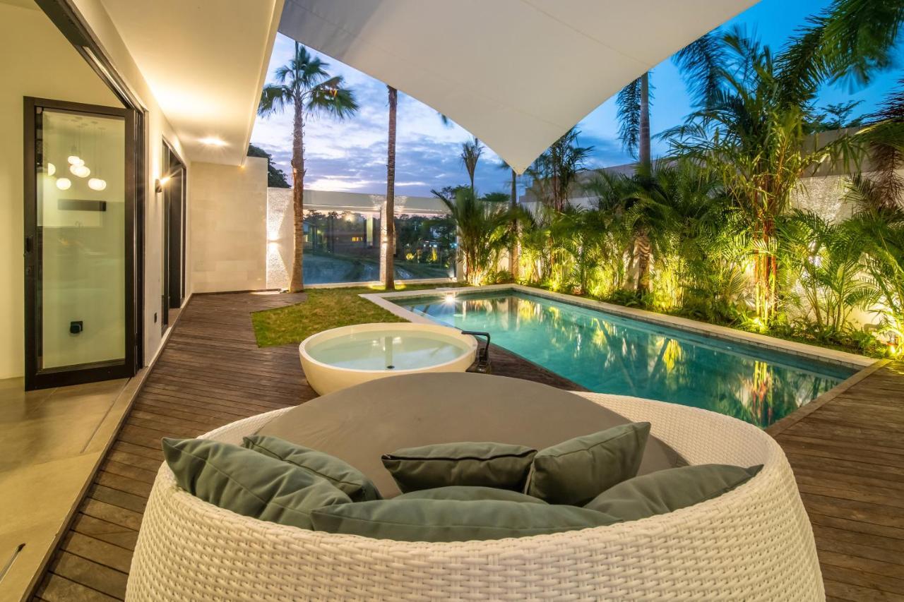 Rice Field View With Sauna Projector And Jacuzzi Unique Design Canggu  Exterior photo