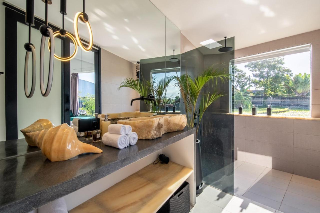Rice Field View With Sauna Projector And Jacuzzi Unique Design Canggu  Exterior photo